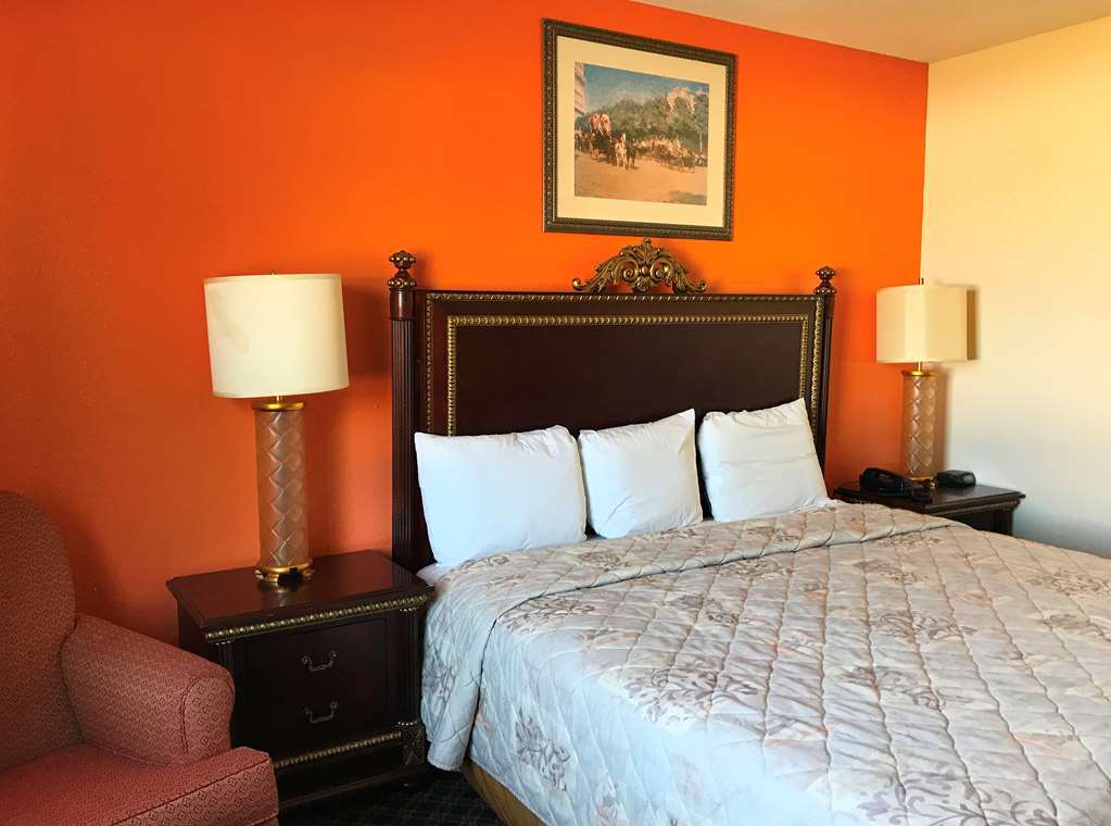 Americas Best Inn & Suites Urbana Room photo